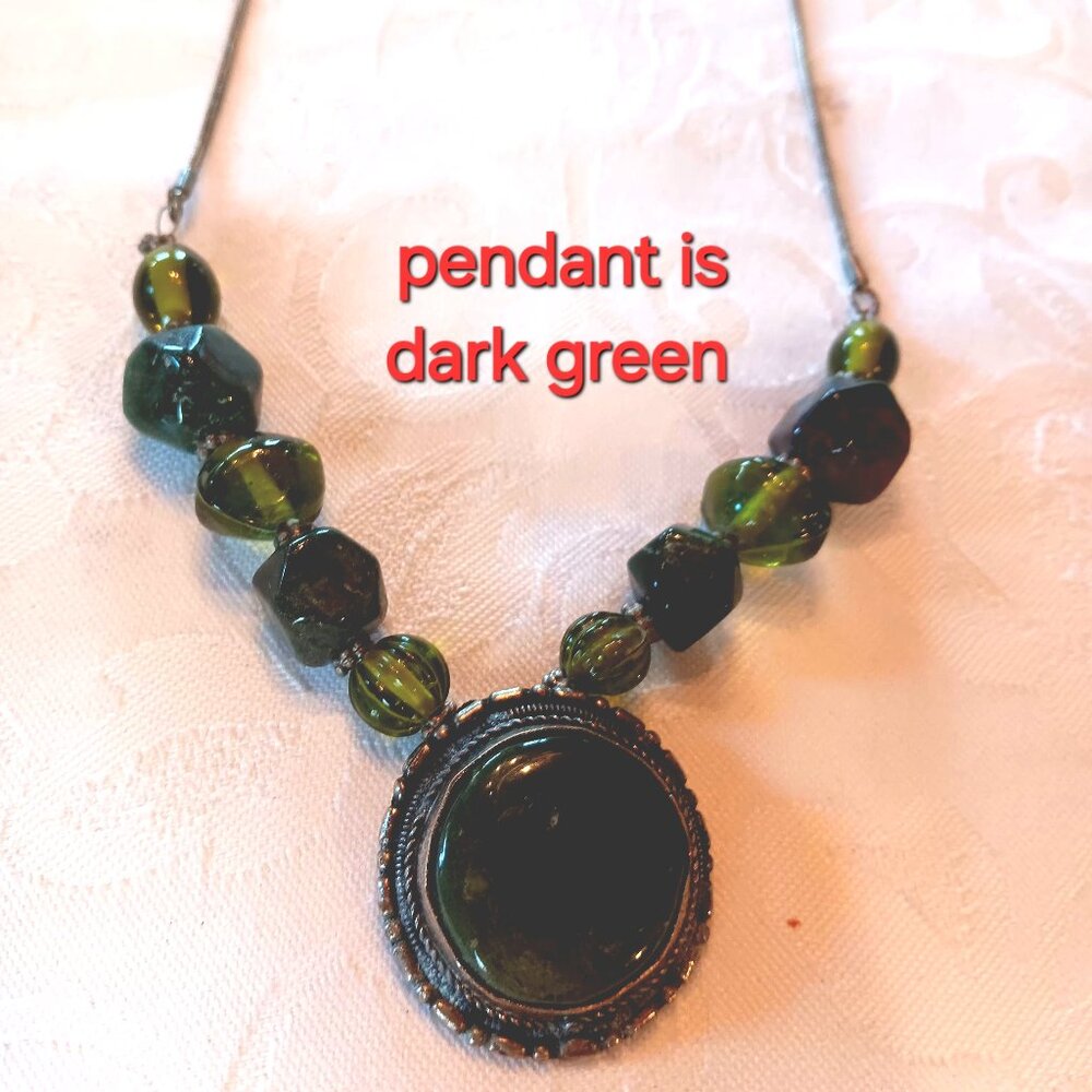 Captivating green bead necklace